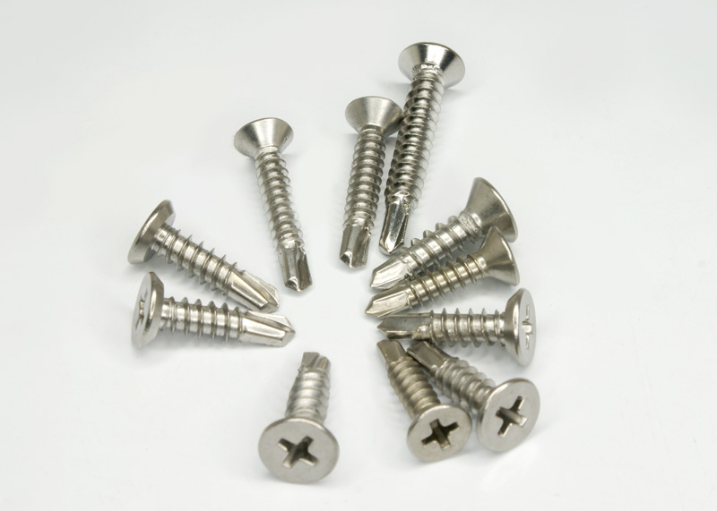Vit-tu-khoan-inox-304