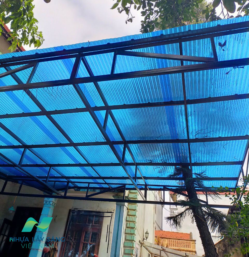 tam-nhua-lay-sang-polycarbonate-song-7mm-cao-cap-anh4